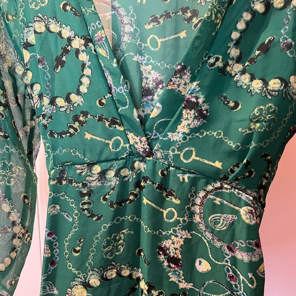 Green dress M with prints - Picture 3 of 5